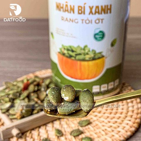 Nhân hạt bí xanh rang tỏi ớt Đạt Food hũ 370g