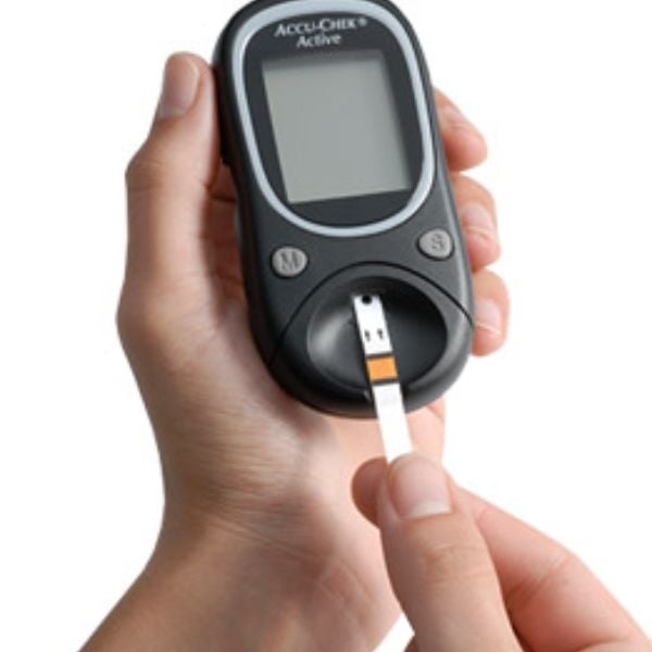 Máy đo đường huyết Accu Chek Active dễ dàng sử dụng