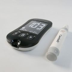  Máy đo đường huyết CareSens Pro 