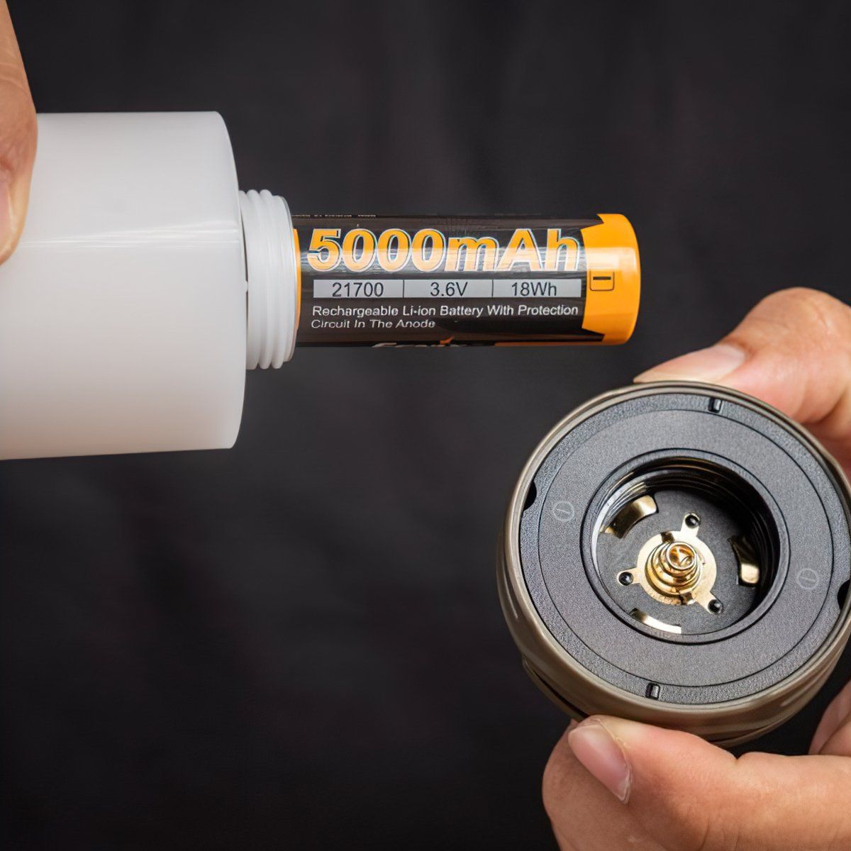  Đèn pin cắm trại FENIX CL26R Pro độ sáng 650 lumen pin 21700 sạc USB-C chiếu tỏa 360 độ 