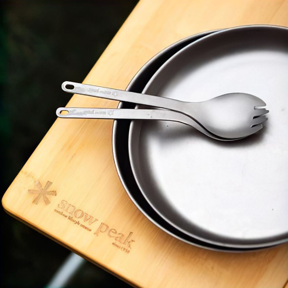  Đĩa Cắm Trại Du Lịch Snowpeak Titanium Trek Plate 18 Cm 
