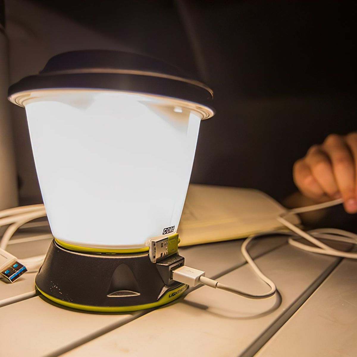  Đèn Led Cầm Tay Cắm Trại Lighthouse 400 Core Lantern Goal Zero 