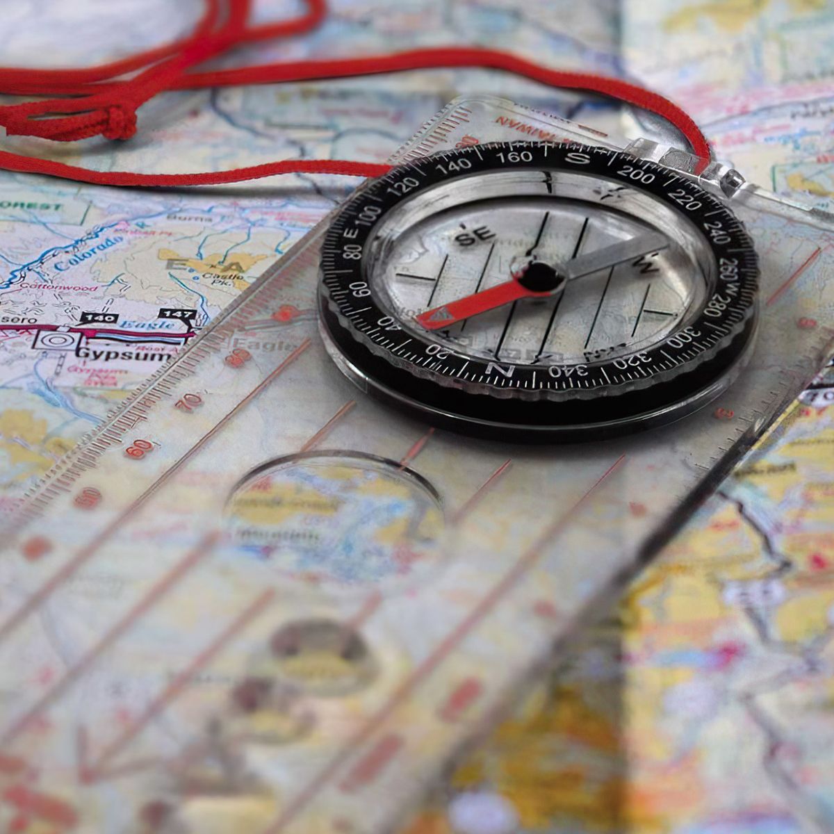  La Bàn Bản Đồ Coghlans Deluxe Map Compass 