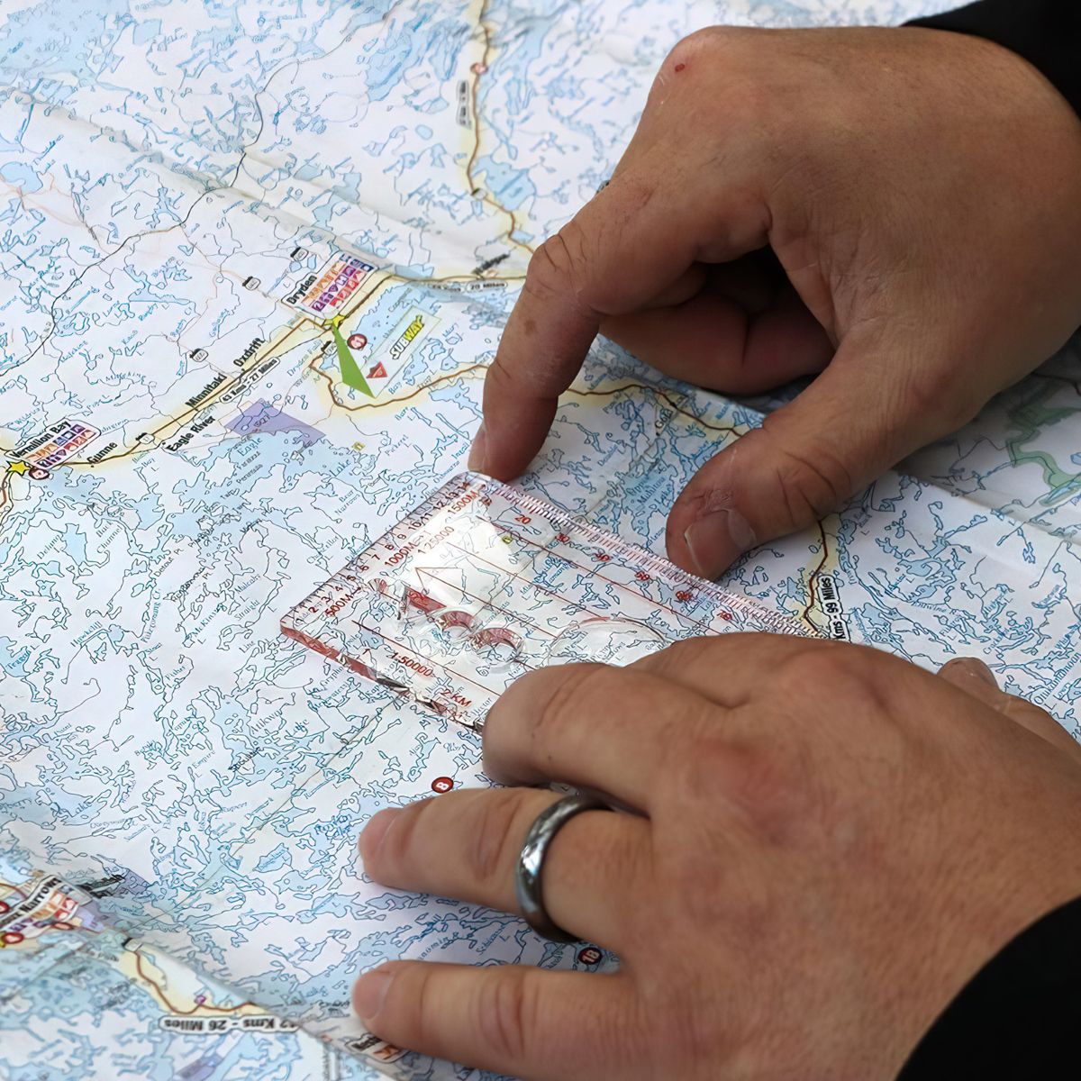  La Bàn Bản Đồ Coghlans Deluxe Map Compass 