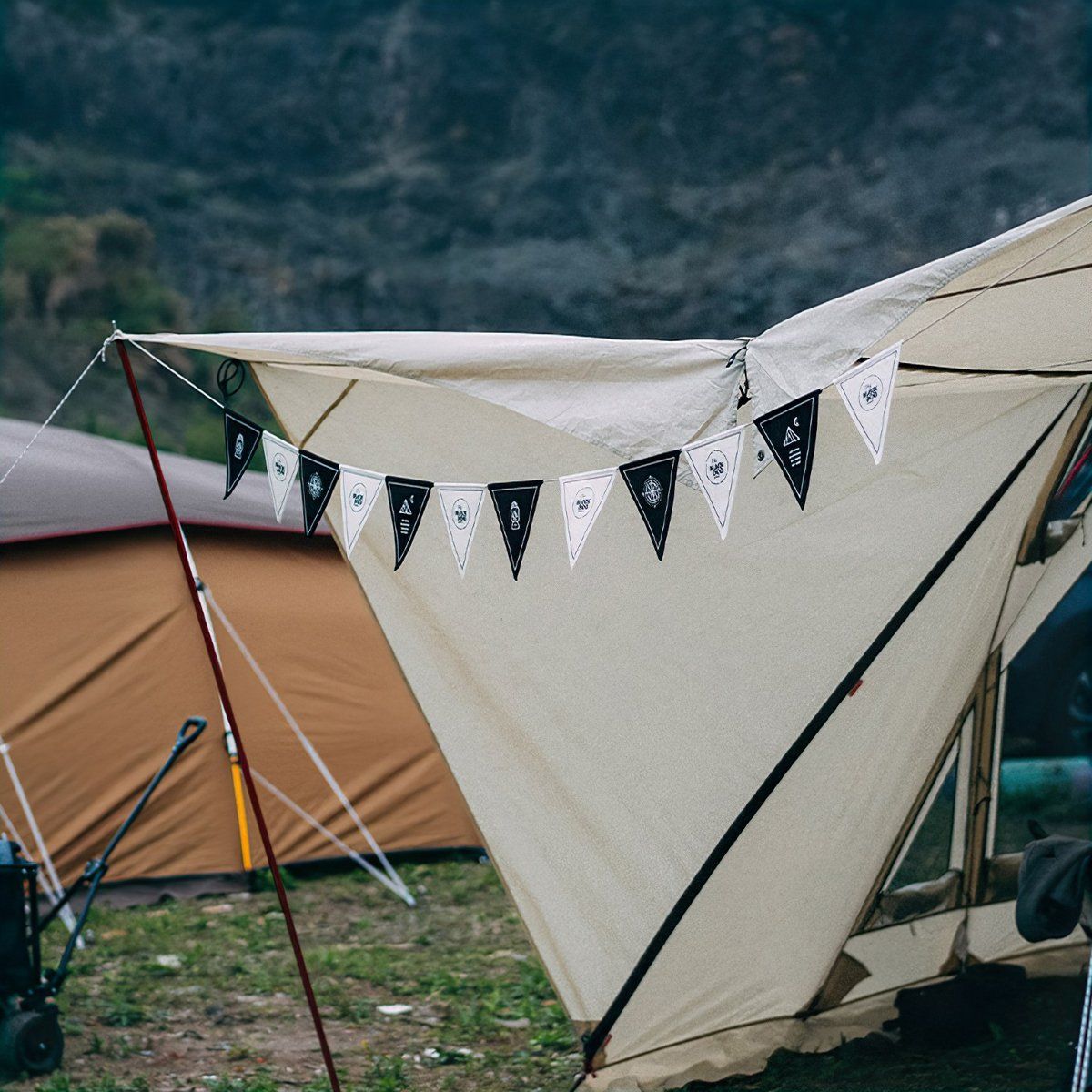  Dây Cờ Hiệu Trang Trí Lều Trại Du Lịch – Sự Kiện Blackdog Camping Atmosphere Flags 