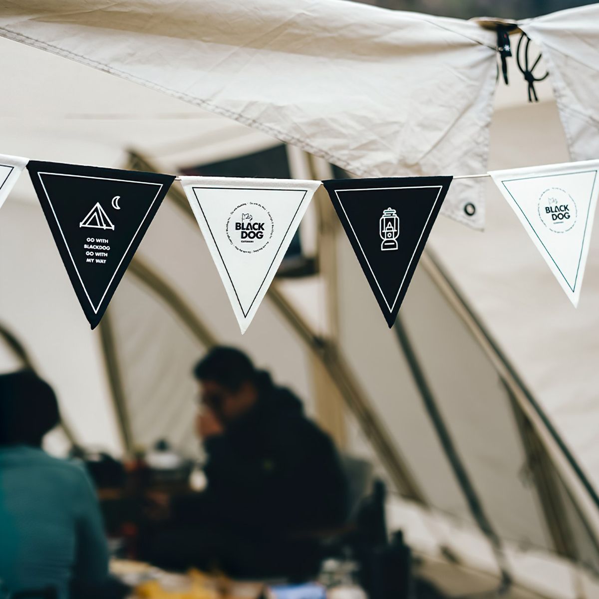  Dây Cờ Hiệu Trang Trí Lều Trại Du Lịch – Sự Kiện Blackdog Camping Atmosphere Flags 