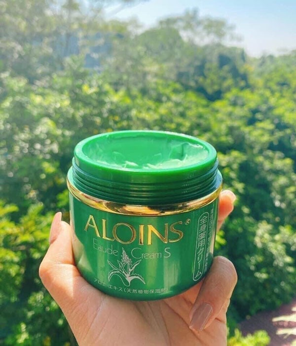 kem Aloins Nhật Bản