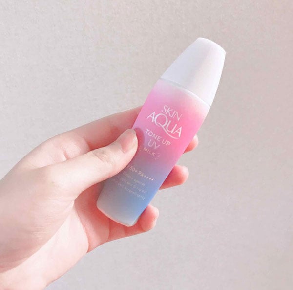 Thiết kế bao bì của sữa chống nắng Skin Aqua Lavender