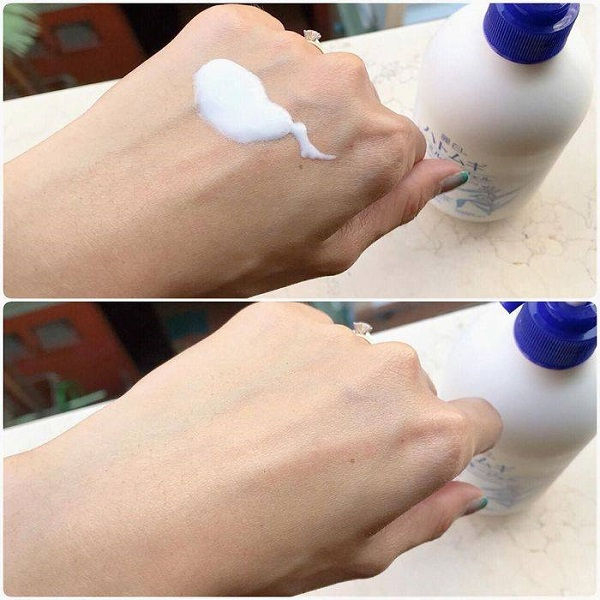 Sữa dưỡng thể Hatomugi ban đêm có kết cấu dạng sữa lỏng