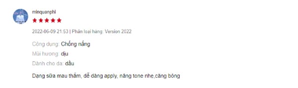 Người dùng nhận xét sản phẩm thích hợp cho da dầu, nhanh thấm, dễ dàng thoa lên da và giúp da căng bóng.