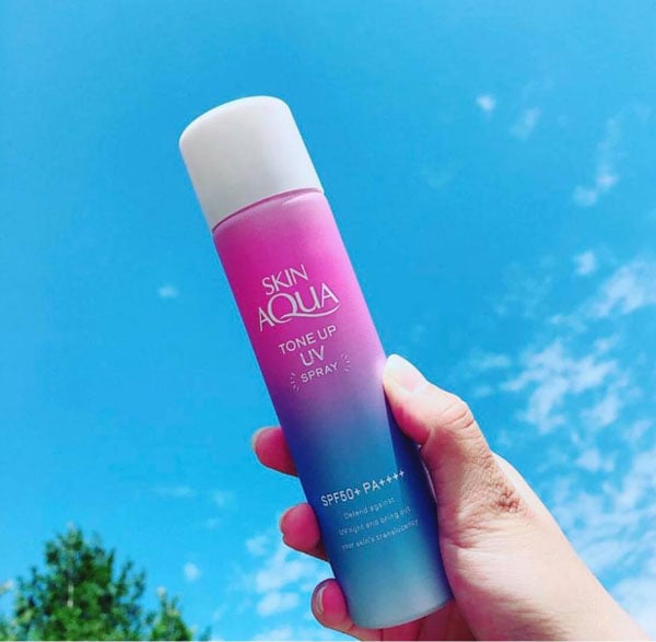 Review kem chống nắng Skin Aqua Spray Lavender