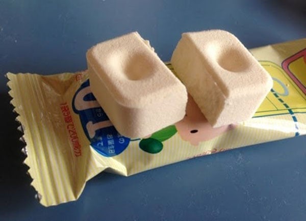 Thanh sữa Meiji dùng dở được để ở nơi dễ thấy