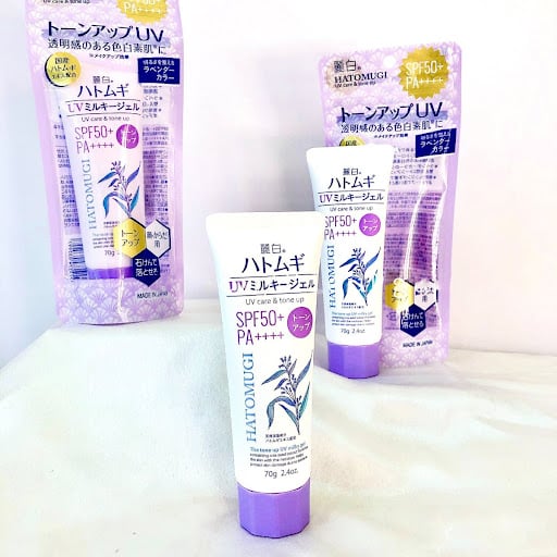 Gel chống nắng hạt ý dĩ nâng tông Hatomugi The Tone Up UV Milky Gel có khả năng chống nắng tối ưu và công dụng nâng tông, che khuyết điểm hiệu quả