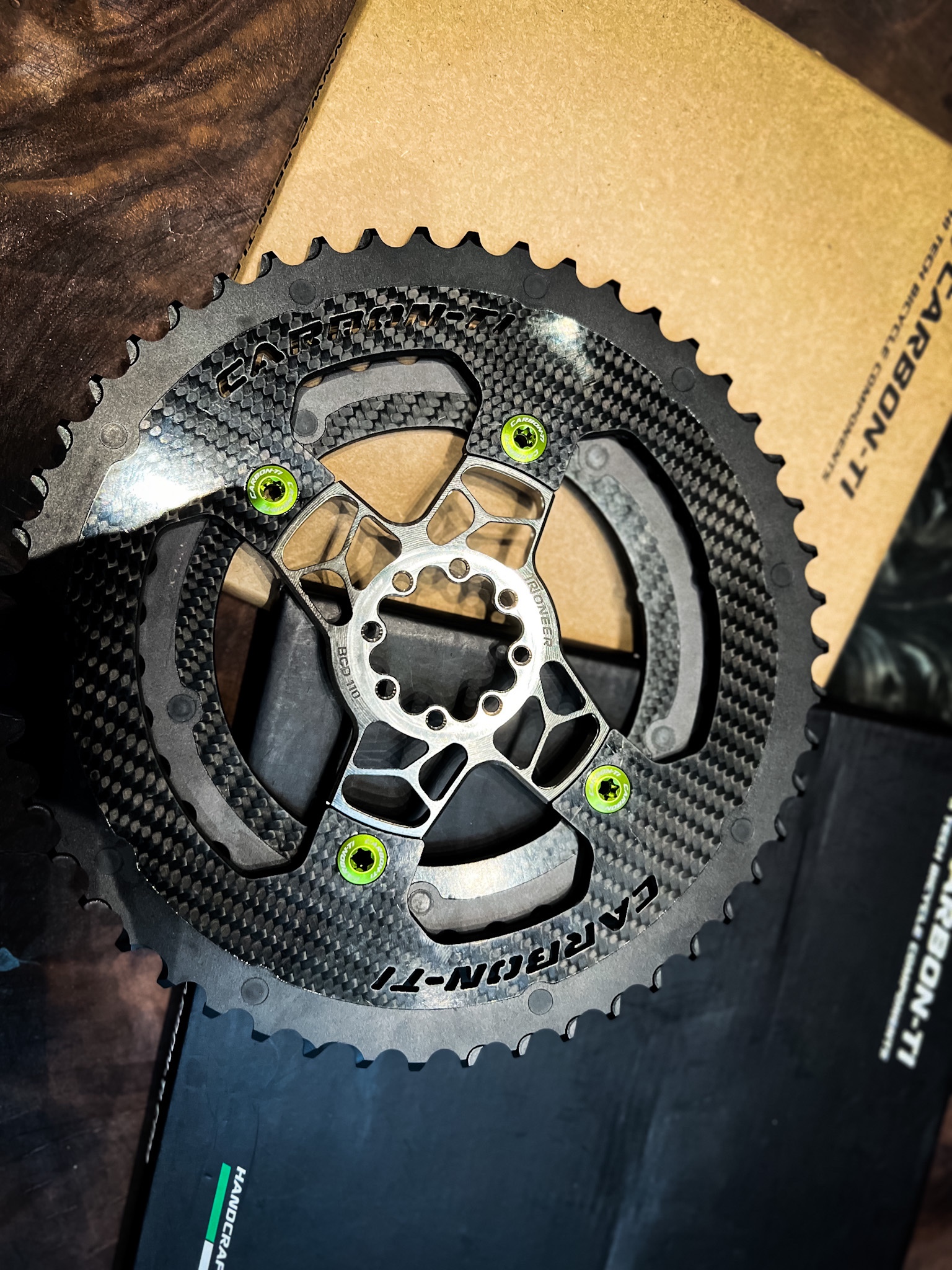 Spider Titanium TRIONEER – CNC Chính Xác ( chưa bao gồm dĩa carbon-ti & ốc  )