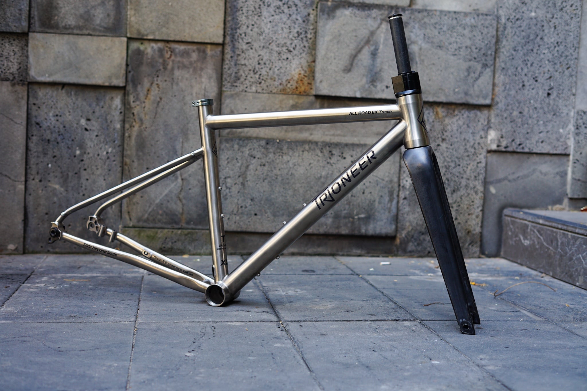Khung sườn + phuộc carbon [ ALL ROAD - TRIONEER ] Titanium