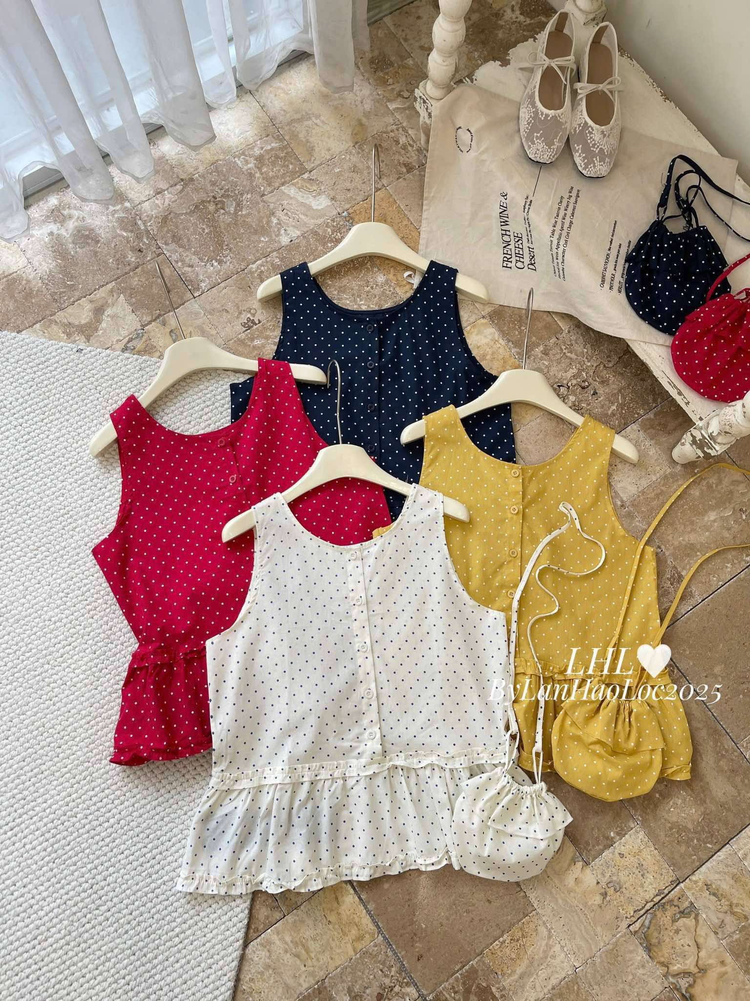  áo chấm bi kèm túi ĐT H13 