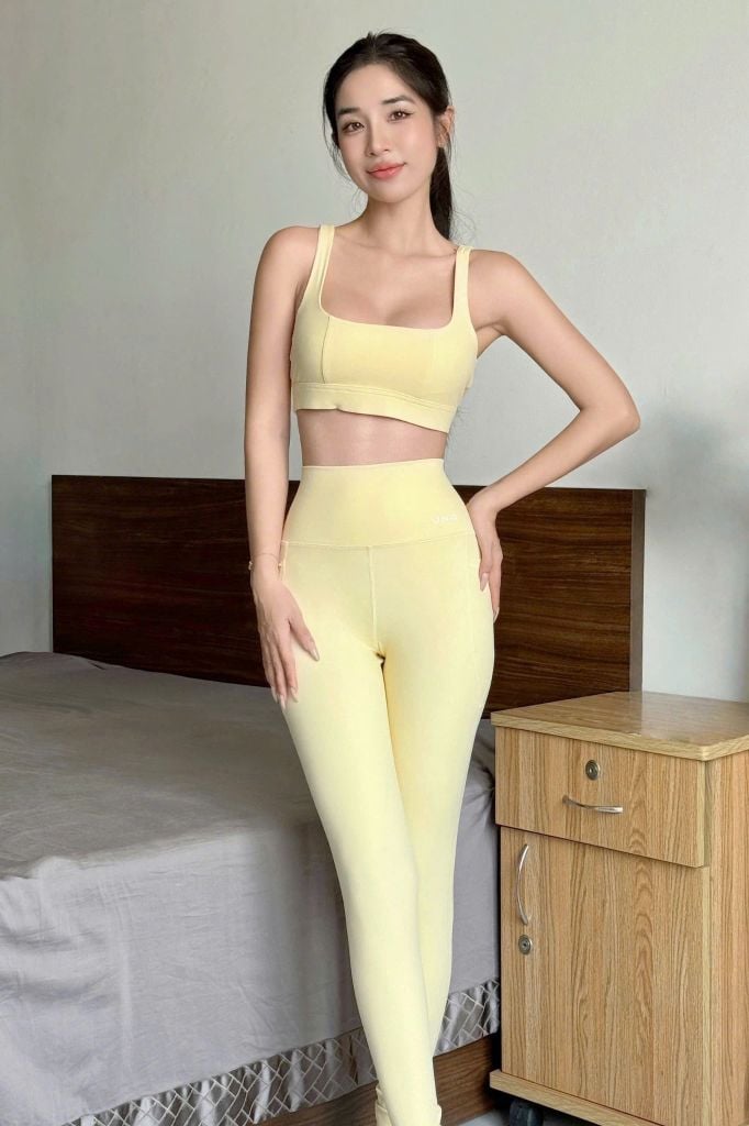 Bộ Đồ Tập Gym Yoga Nữ UNIQ Cool Peel - Áo Cổ Vuông Lưng Đồng Hồ Cát & Quần Legging