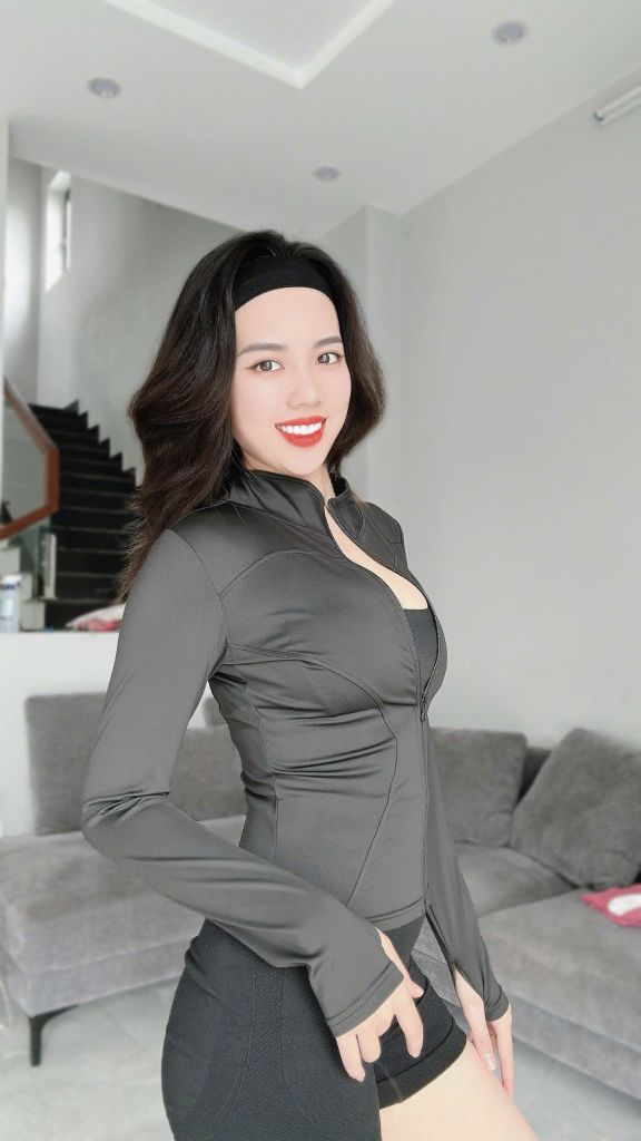 Áo Khoác Thể Thao Nữ UNIQ Vải Thoáng Khí Tay Dài Xỏ Ngón Chống Nắng UV