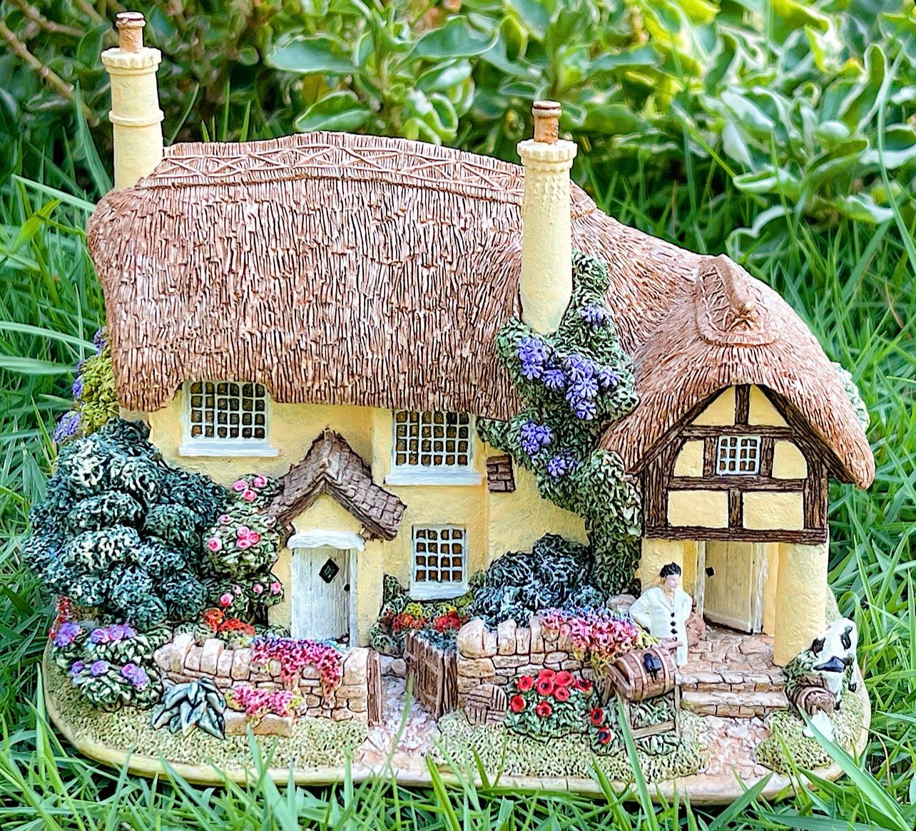 Lilliput Lane Buttermilk Farm Wild Strawberries Store
