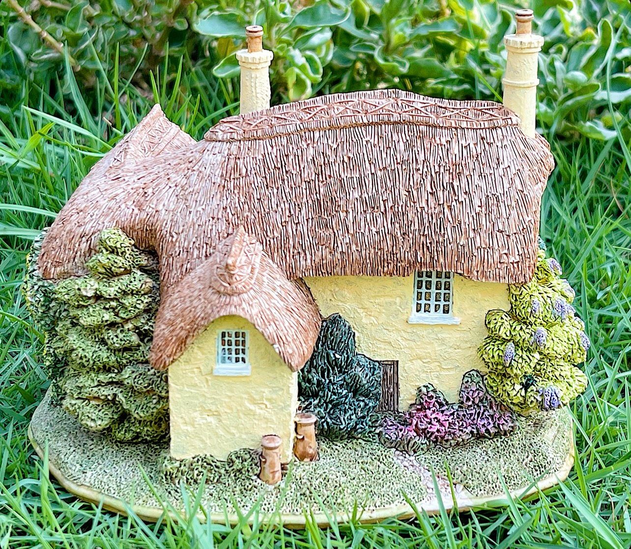 Lilliput Lane Buttermilk Farm Wild Strawberries Store
