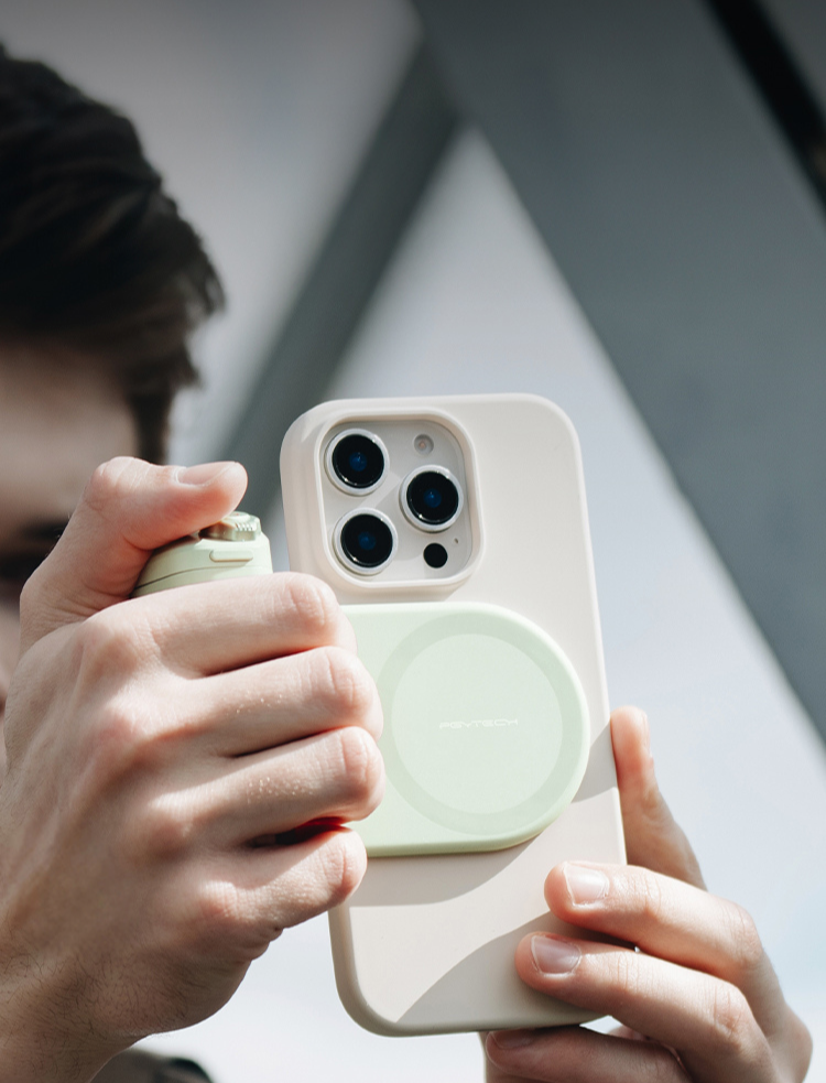 The MagShot | Tay cầm chụp ảnh thông minh kết nối qua Bluetooth, tích hợp sạc không dây & giá đỡ tiện lợi (không hỗ trợ Iphone 13 Pro Max)