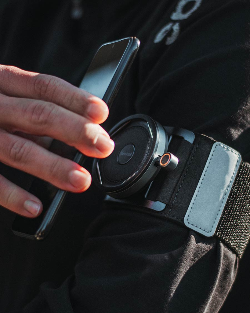 The HoldX | Băng đeo tay thể thao tích hợp giá đỡ điện thoại