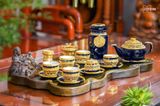  Quà Tặng Doanh Nghiệp | Ấm Chén Bát Tràng vuốt tay họa tiết Trống Đồng đắp nổi men xanh coban mạ vàng cao cấp 