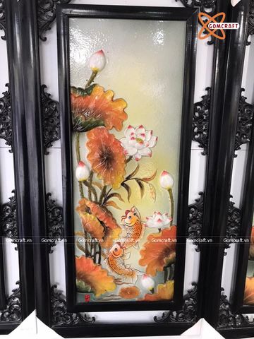  Tranh Gốm Tứ Quý Bát Tràng men màu đắp nổi tứ cảnh sen vàng kích thước 50 x 115 cm khung gỗ thông 