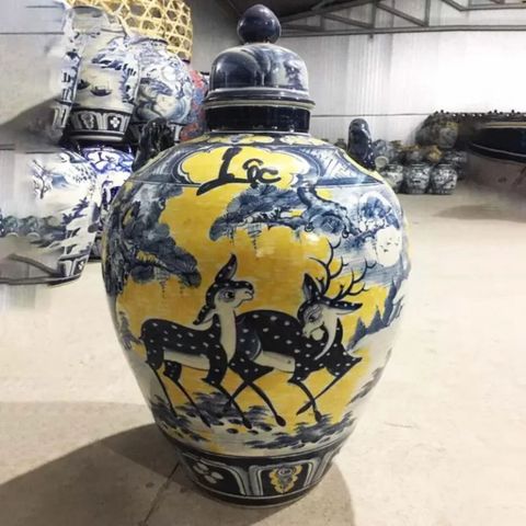  Quà tặng cao cấp Hũ đựng gạo Bát Tràng nền vàng vẽ Tùng Hươu Tài Lộc dung tích 50 lít 