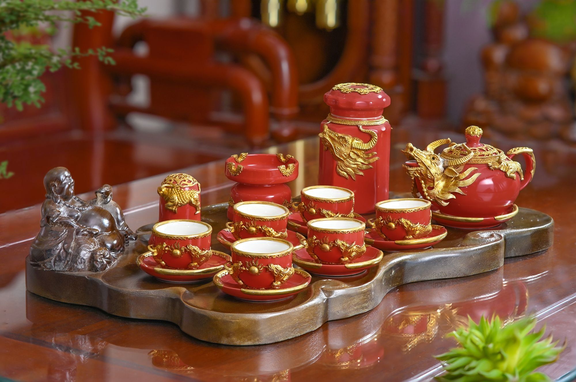  Quà Tặng Doanh Nghiệp | Ấm Chén Bát Tràng vuốt tay họa tiết Trâu đắp nổi men đỏ bọc đồng cao cấp 