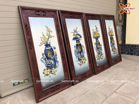  Tranh Gốm Tứ Quý Bát Tràng Cổ Đồ Phú Quý men màu đắp nổi kênh bong dát điểm vàng kích thước 50 x 95 cm khung gỗ gụ 