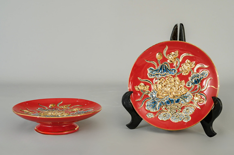  Mâm Bồng Bát Tràng Hoa Sen men đỏ đắp nổi vẽ vàng đường kính 25 cm 