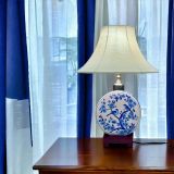  Quà Sinh Nhật | Đèn trang trí phòng ngủ Gốm sứ Bát Tràng vuốt tay dáng tròn vẽ Đôi Chim men lam cao 58cm 