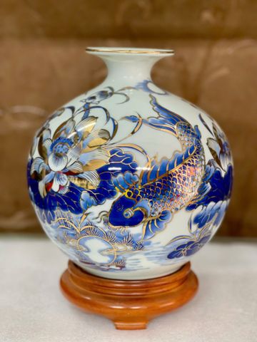  Bình Hút Lộc Bát Tràng vẽ vàng Cá Chép Liên Hoa - Đời đời no đủ men lam vẽ vàng cao 28 bụng 26 cm | Quà Tặng Khai Trương bình hút lộc Bát Tràng 