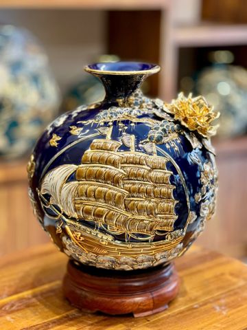  Bình Hút Lộc Bát Tràng Thuận Buồm Xuôi Gió men xanh coban đắp nổi kênh bong vẽ vàng cao 30cm | Quà Tặng Khai Trương bình hút lộc Bát Tràng 