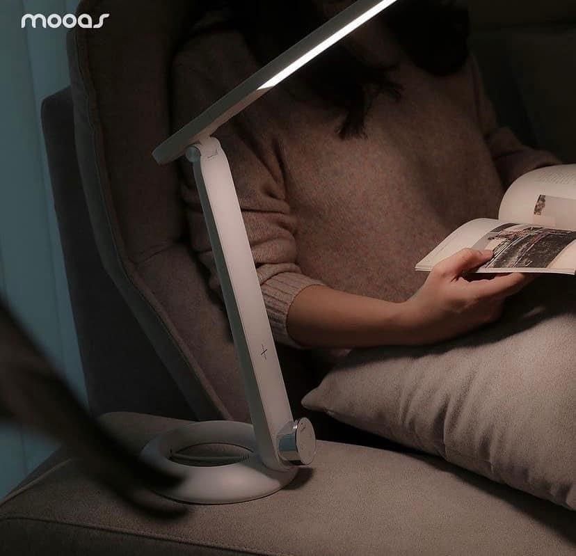  Đèn chống cận gấp gọn Mooas tích hợp sạc không dây 