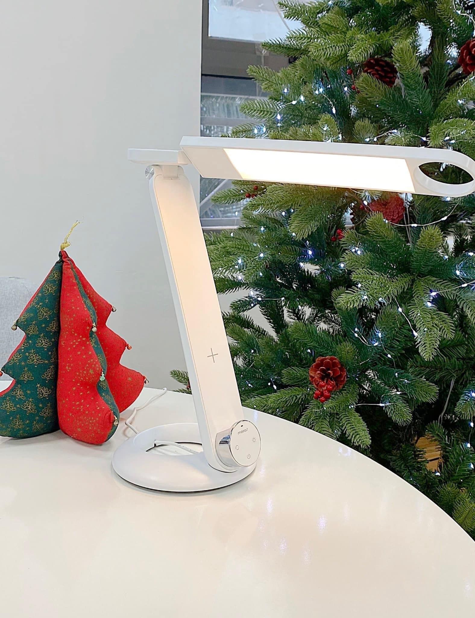  Đèn chống cận gấp gọn Mooas tích hợp sạc không dây 