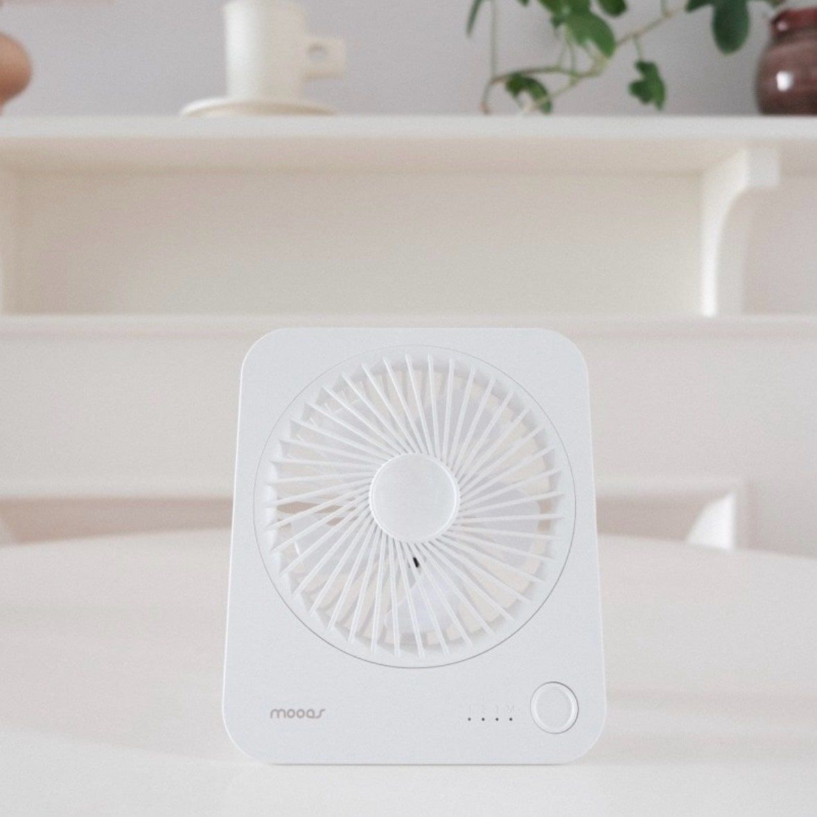  Quạt tích điện mini Mooas sạc không dây 