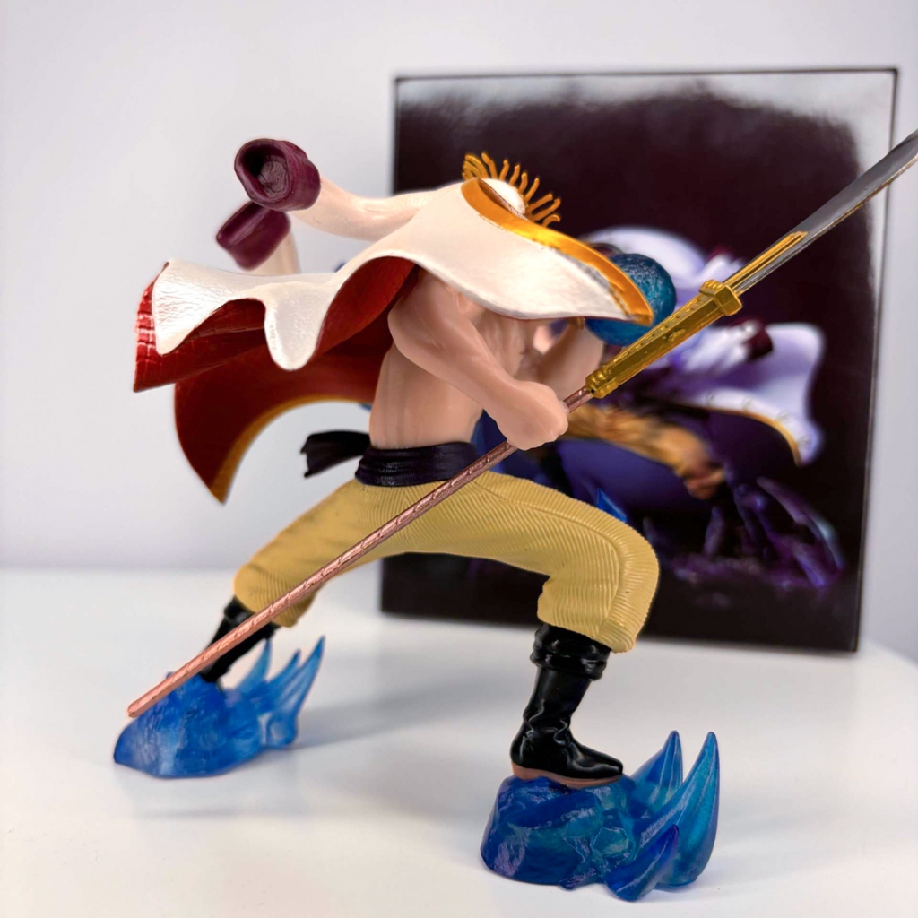  Mô Hình Tứ Hoàng One Piece Râu Trắng Edward Newgate Cầm Kiếm Size Nhỏ 14cm 