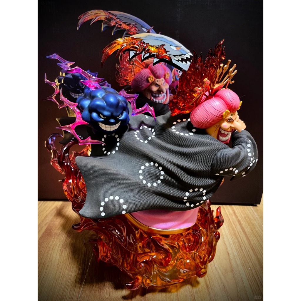  Mô Hình One Piece Tứ Hoàng Big Mom GK Có LED Trạng Thái Chiến Đấu 