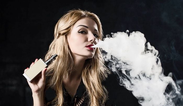 Ảnh con gái hút vape đẹp