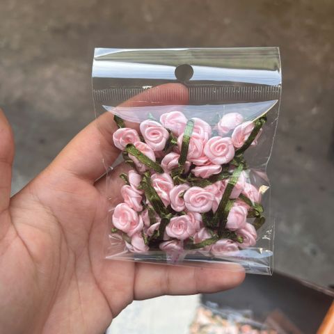  Túi 50 cái - Hoa hồng mini bằng vải satin, loại CÓ LÁ cỡ 15mm - 17 màu 