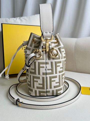  Túi Fendi Mini Mon Tresor Version 18CM Luxury 