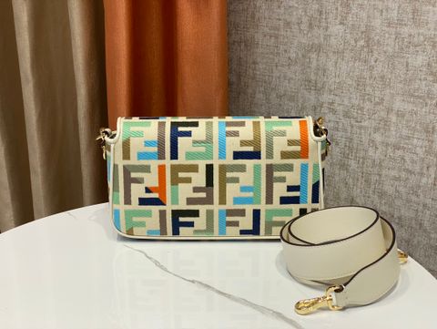  Túi Fendi Baguette Color Nappa Leather Bag 27CM Luxury 