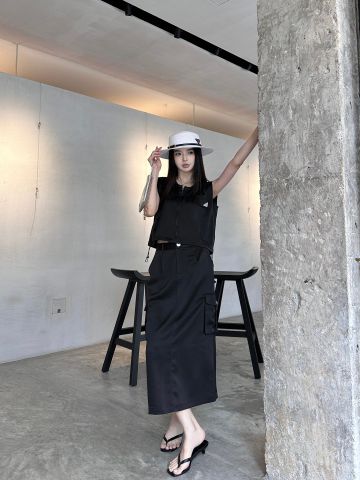  Set Prada Suit Item Vest Top And Half Skirt 