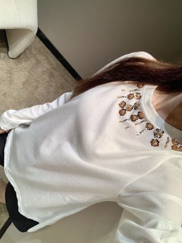  Áo Miu Miu 24SS New Beaded Sequin Flower Decorated Long Sleeve T-shirt White Version 