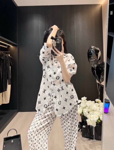  Set LV Embroidered Sunscreen Shirt And Old Flower Ribbon Casual Pants 