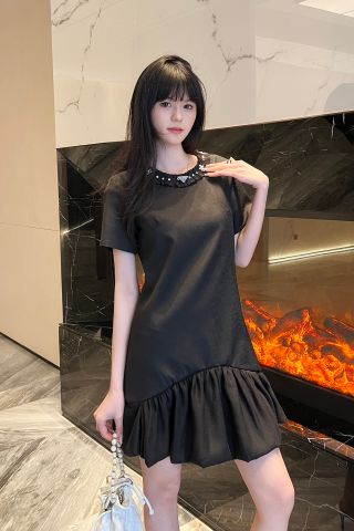  Váy Prada Round Neck Dress With Water Diamond Triangle Design 