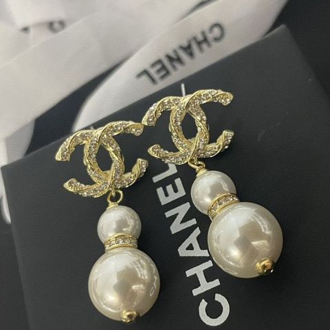  Chanel Gourd Twist Crystal Diamond Pearl Letter Earrings 