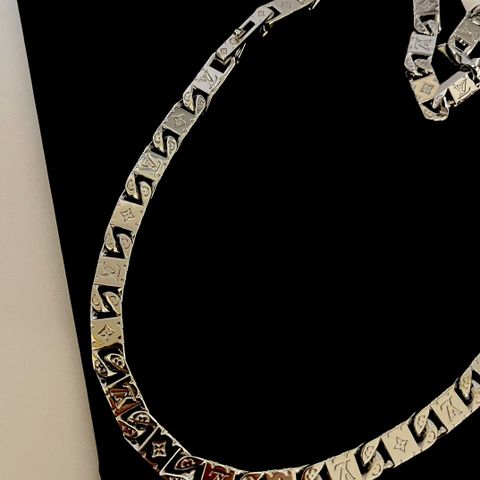  LV Monogram Tied Up Necklace 
